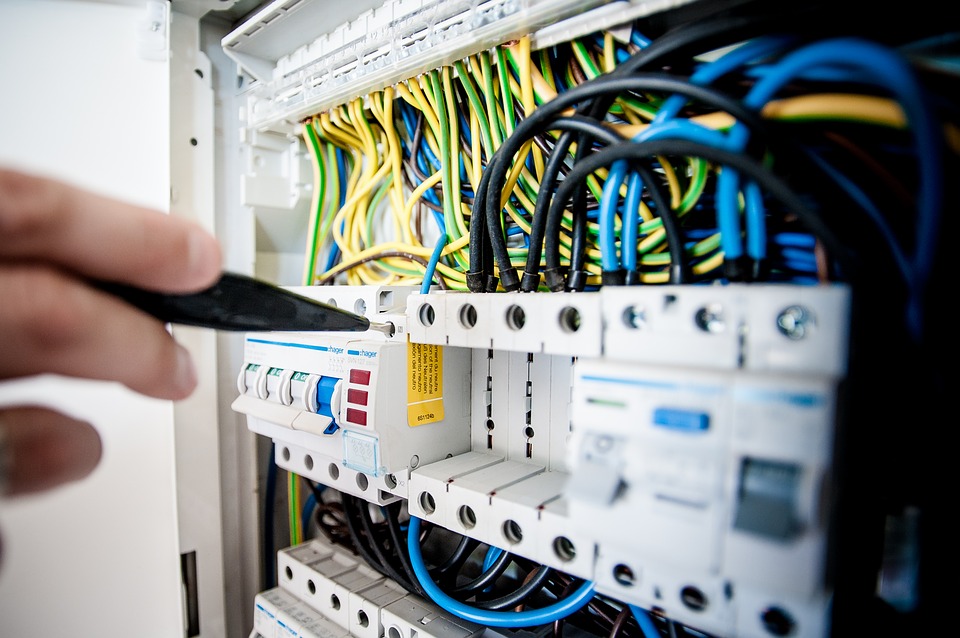110v VS 220v What’s the Difference? RG Electric LA
