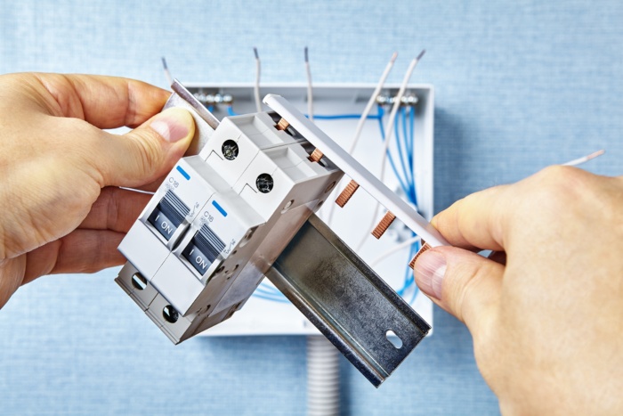 A 15 Amp Circuit Breaker vs. a 20 Amp Circuit RG Electric